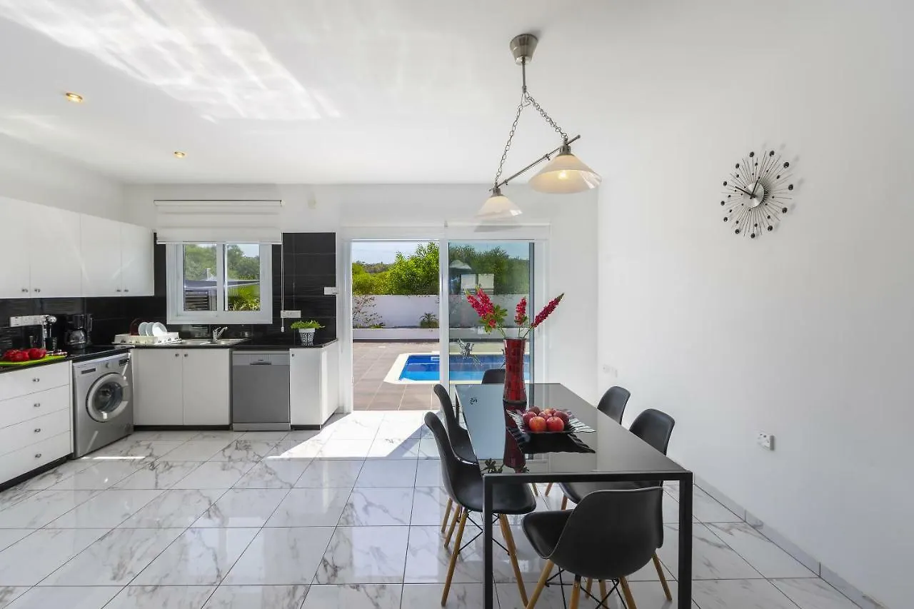 Protaras Villa Hollywood 0*,